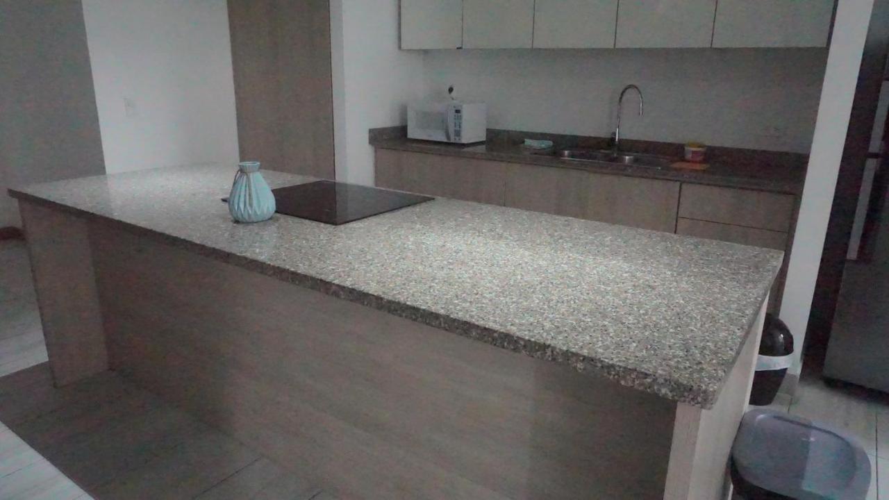 1410 Habitacion En Lujoso Departamento - Atelier Quito Exterior foto